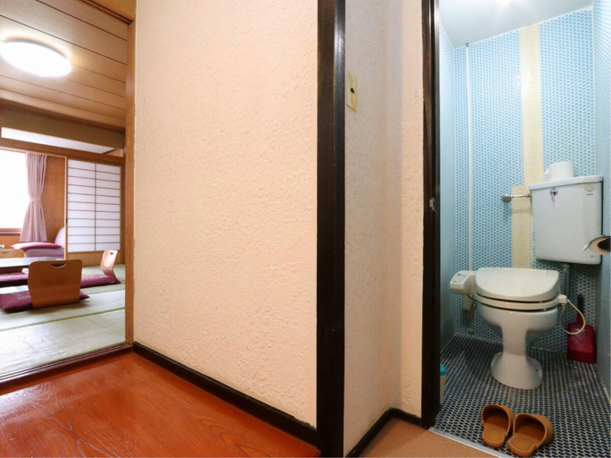 Bathroom 4, Hotel Sanraku, Yamanouchi