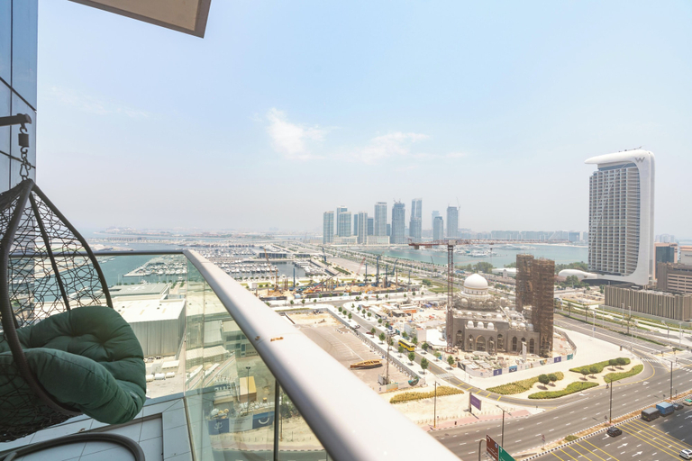 Balcony 5, Gala Guests - Damac Heights Collection, Dubai