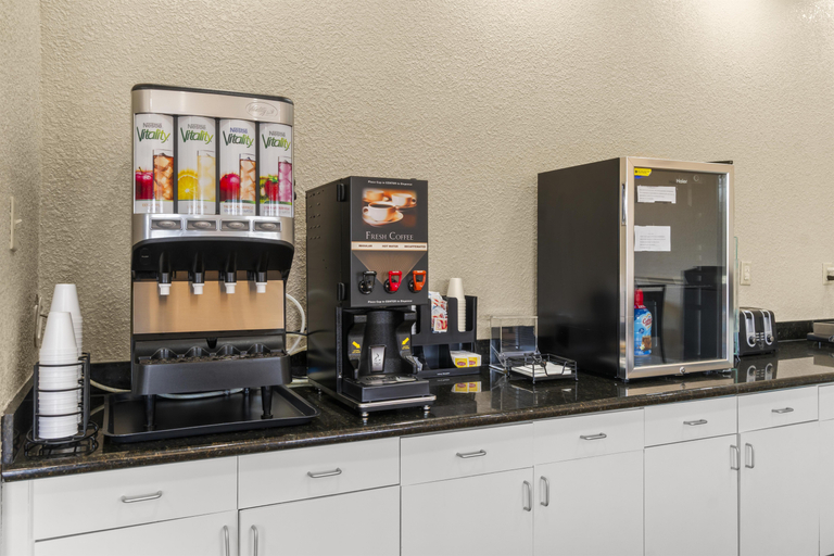 Food & Drinks 4, Americas Best Value Inn Suites Livingston, Polk