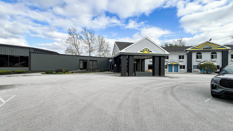 Front of property 4, Studio 6 Suites – Tiffin, Oh, Seneca