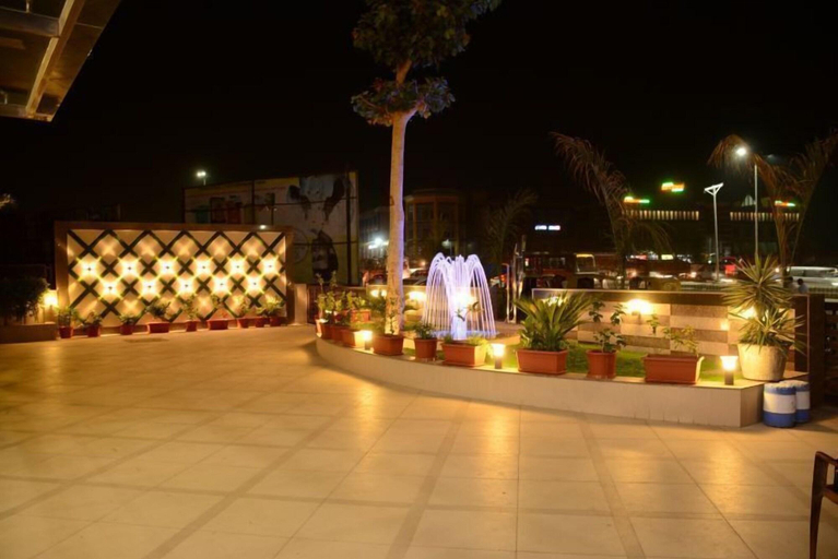 Food & Drinks 5, The Grand Vinayak, Ahmadabad