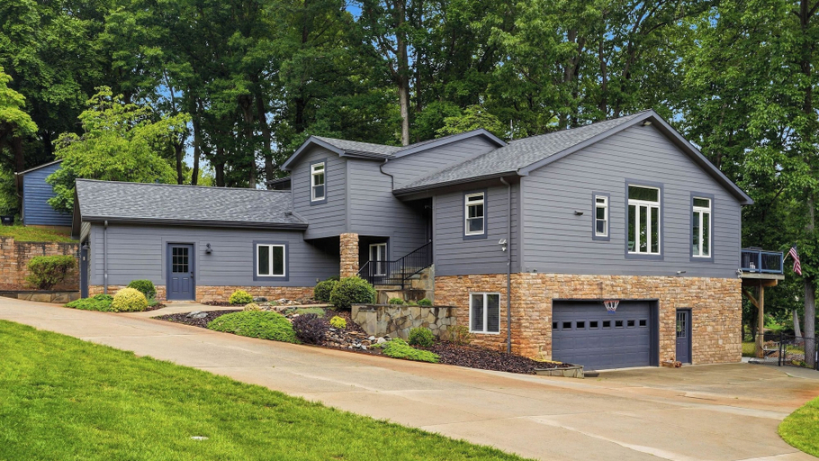 Exterior & Views 2, Cove's End by Avantstay Dock, Game Room, Fire Pit & Forest Views, Iredell