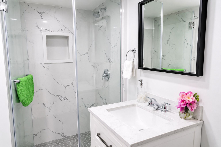 Bathroom 2, Margie Central Suites, Toronto