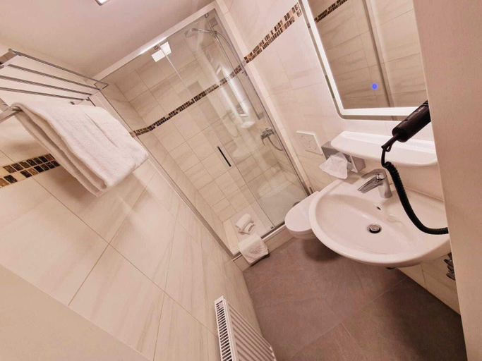 Bathroom 2, Hotel Arena an der Messe, Frankfurt am Main