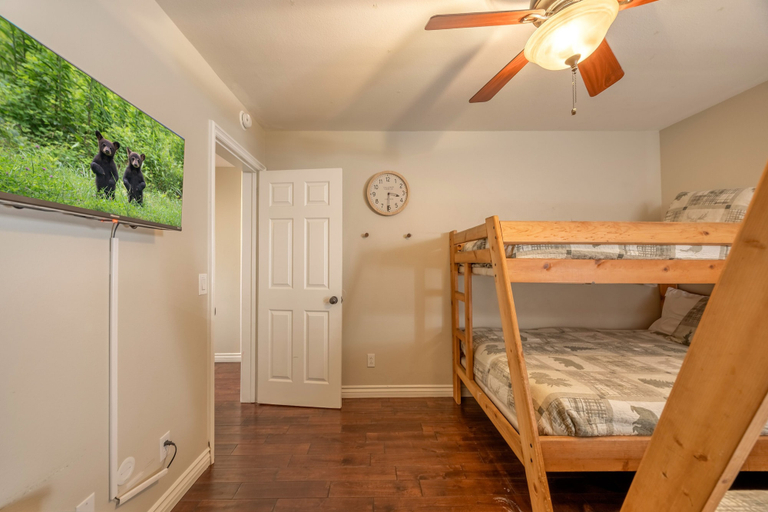 Room 3, 23 - Big Bear Lakeview Lodge 3 Bedroom Home, San Bernardino