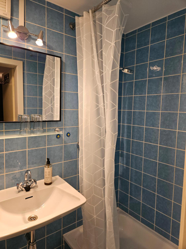 Bathroom 5, Ubernachten im Cafe Restaurant Vedder, Märkischer Kreis