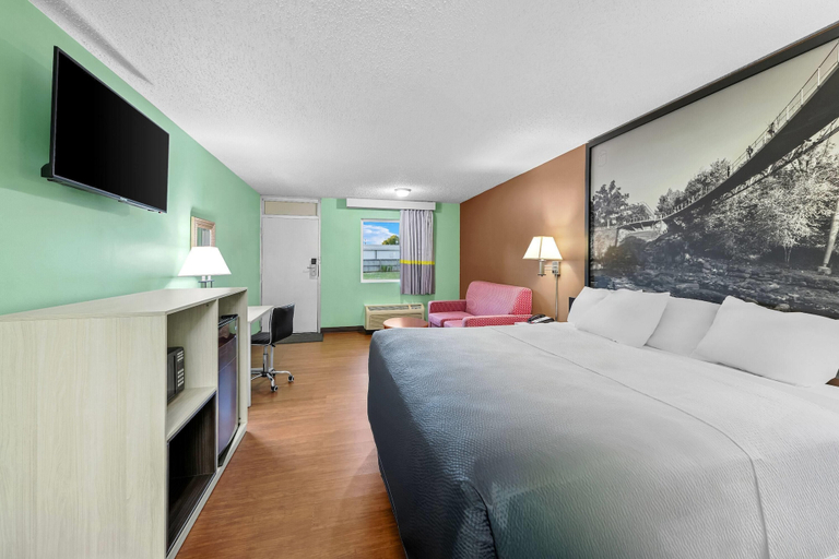 Bedroom 3, Super 8 by Wyndham Gaffney, Cherokee