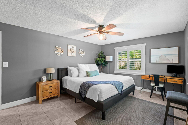 Room 5, Vilano Beach I Ocean - Private Pool - Fire Pit 3 Bedroom Home, Saint Johns