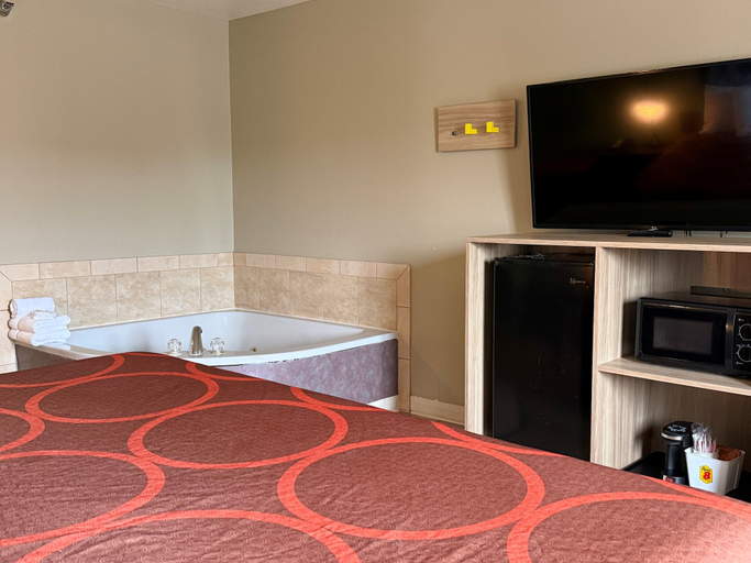 Bedroom 4, Super 8 by Wyndham Kremmling, Grand