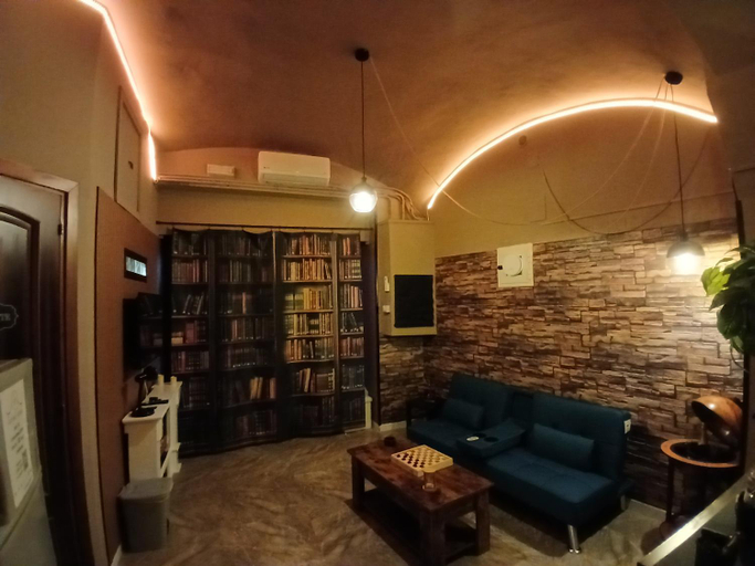 Others, La suite di Biky, Napoli