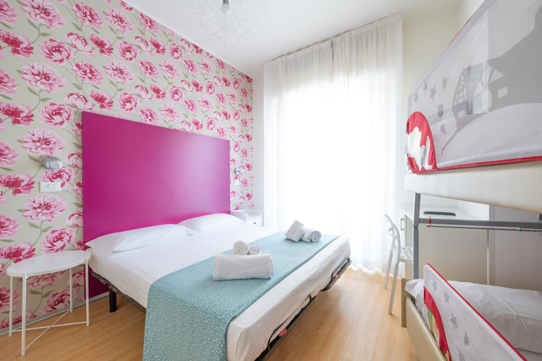 Others 3, Hotel Trafalgar, Rimini