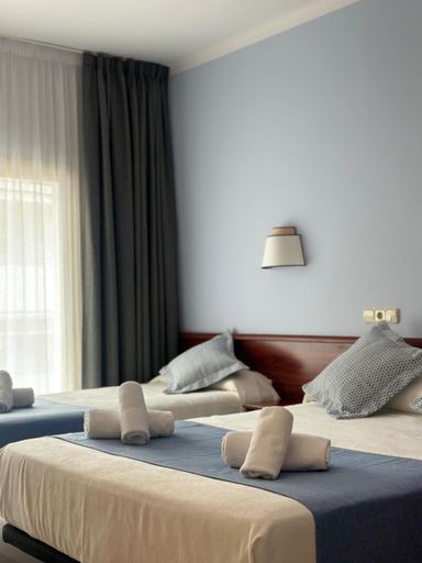 Bedroom 2, Acacias Hotel Suites Spa, Girona