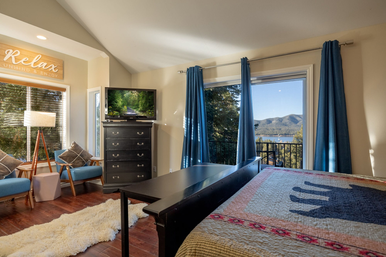 Room 4, 23 - Big Bear Lakeview Lodge 3 Bedroom Home, San Bernardino