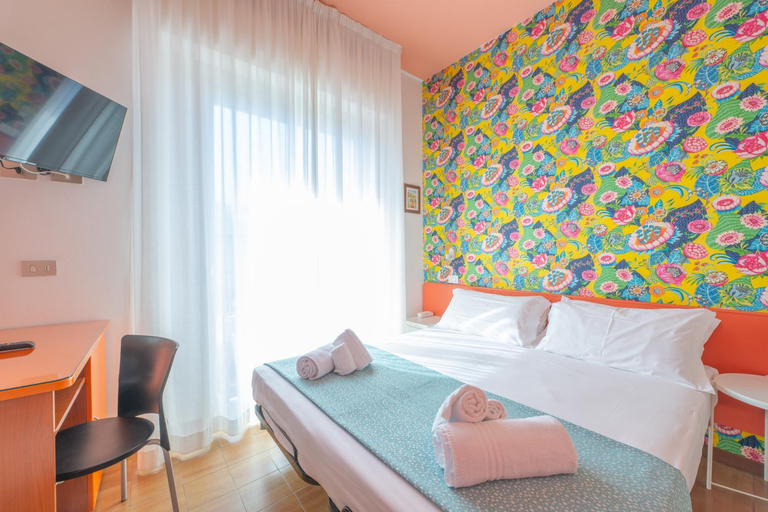 Others 4, Hotel Trafalgar, Rimini