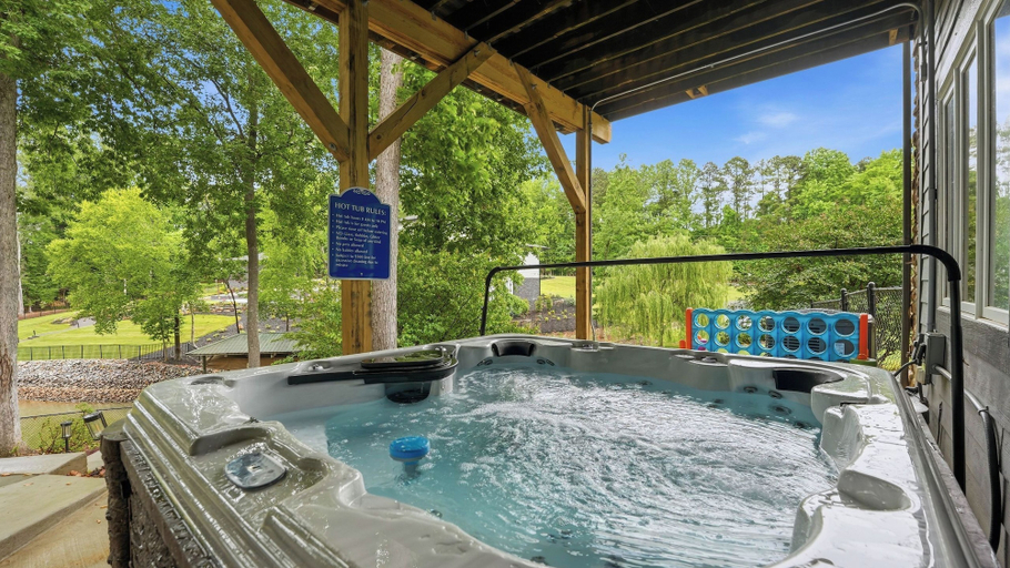 Sport & Beauty, Cove's End by Avantstay Dock, Game Room, Fire Pit & Forest Views, Iredell