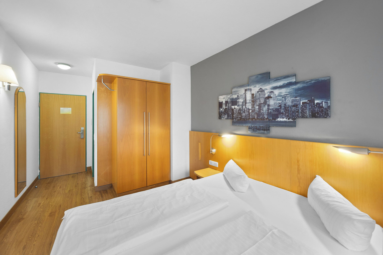 Bedroom 3, Sun Parc Hotel, Ortenaukreis
