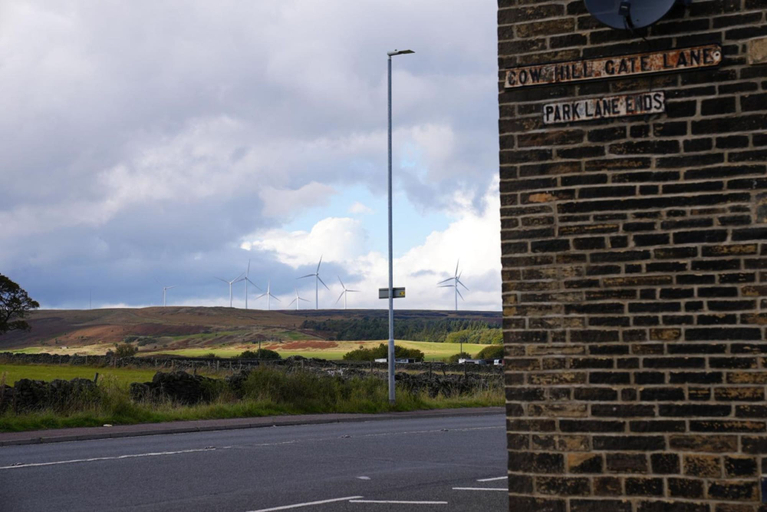 Room 2, Spacious 3BR Home Retreat in Halifax Countryside, Calderdale