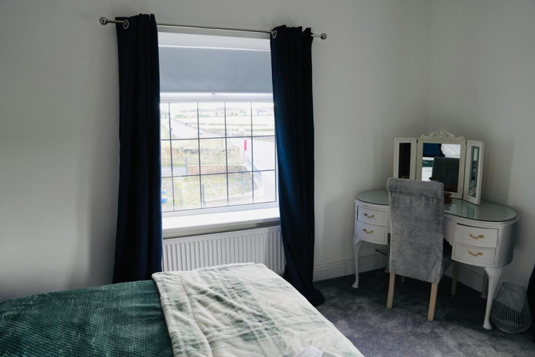 Room 4, Spacious 3BR Home Retreat in Halifax Countryside, Calderdale
