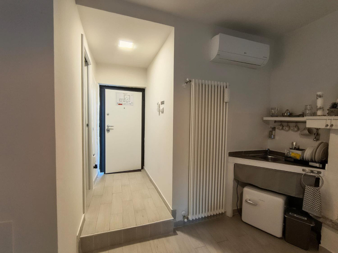 Bathroom 3, Franciacorta White, Brescia