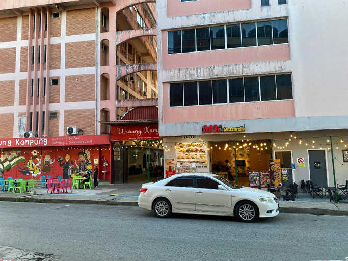 Exterior & Views