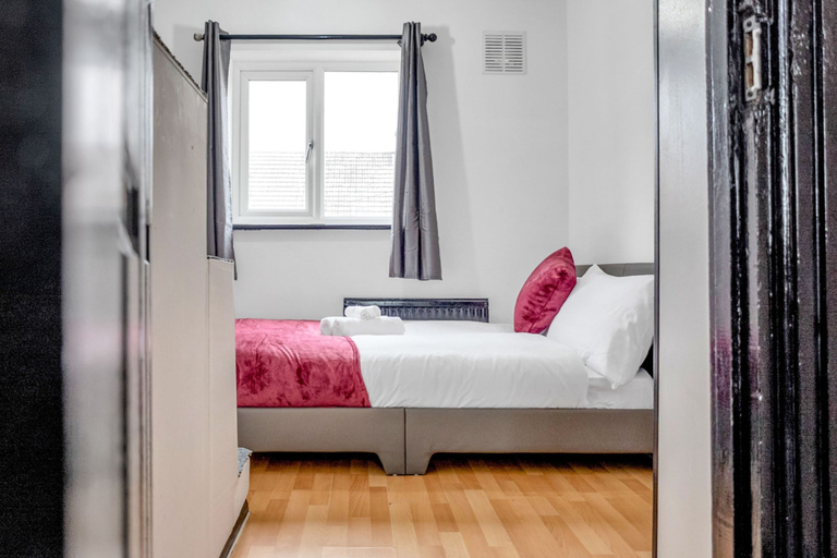 Room 5, Spacious 4-bedroom Haven in Orpington Retreat, London