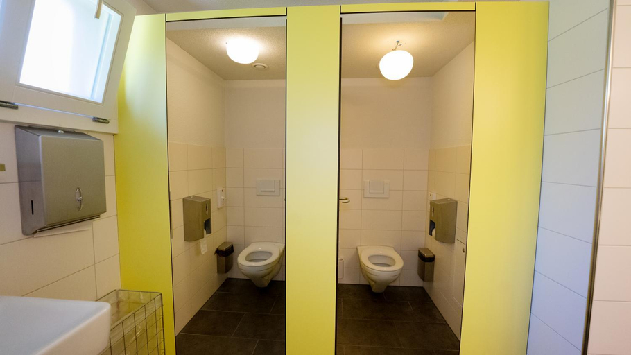 Bathroom 3, Brienz Youth Hostel, Interlaken