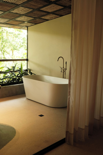 Bathroom 4, Isla Clara Hotel, Puerto Triunfo
