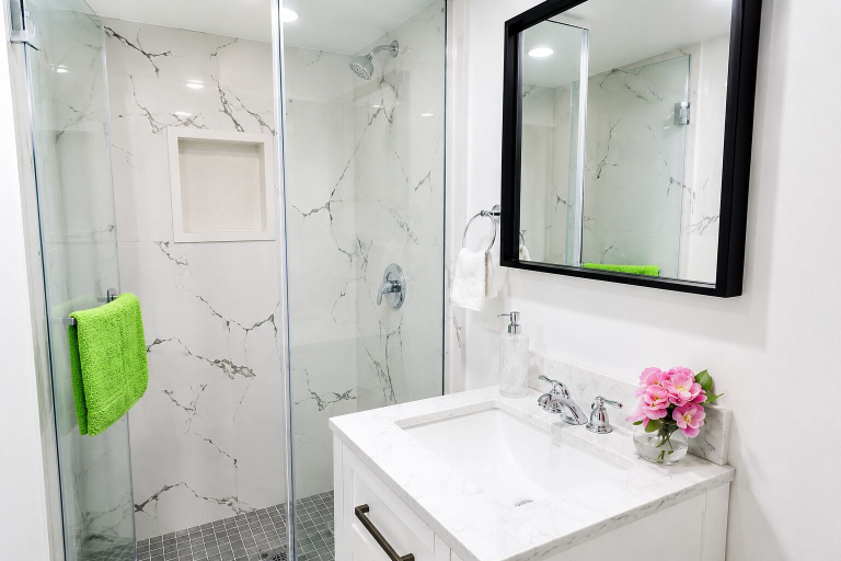 Bathroom 5, Margie Central Suites, Toronto