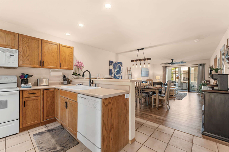 Private kitchen 3, Emerald Bay Escape w/ Sunroom, Taney