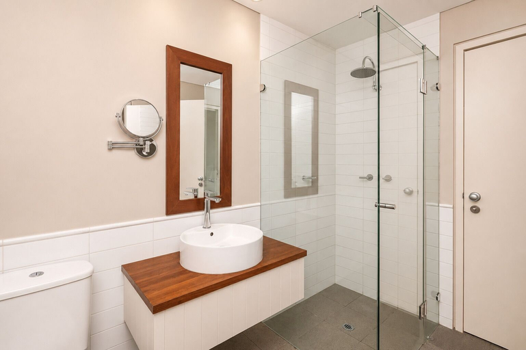 Bathroom 5, Caves House Hotel, Busselton