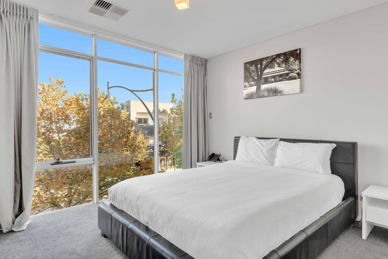 Bedroom, Mawson Lakes Hotel, Adelaide