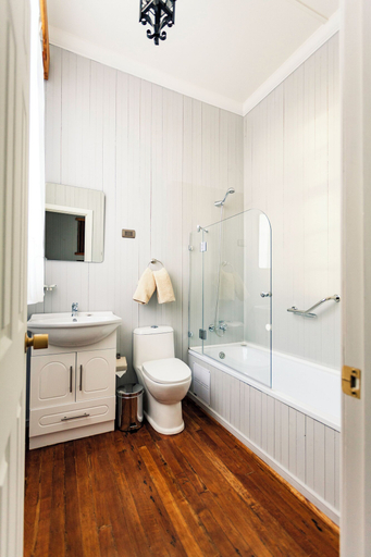 Bathroom 3, Hotel Estancia Caleta Josefina, Tierra del Fuego
