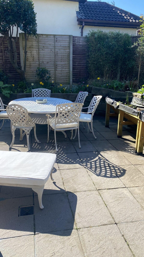Outdoor dining 2, 4 Bed House - Sleeps 8 - Pets - Parking - Wifi