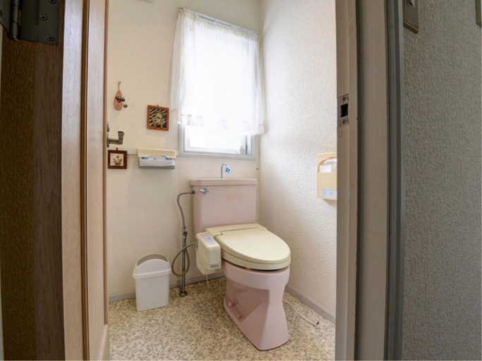 Bathroom 3, Blue Marble, Itō
