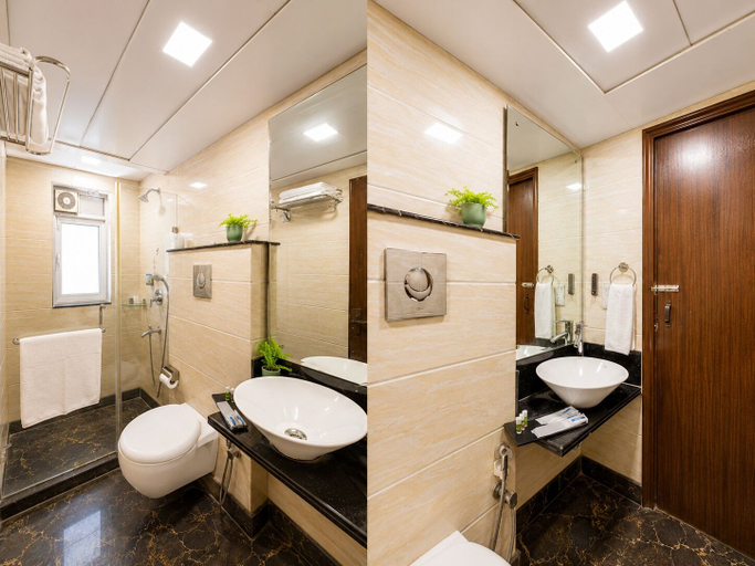 Bathroom 5, Hotel Quadis - East Of Kailash, Delhi