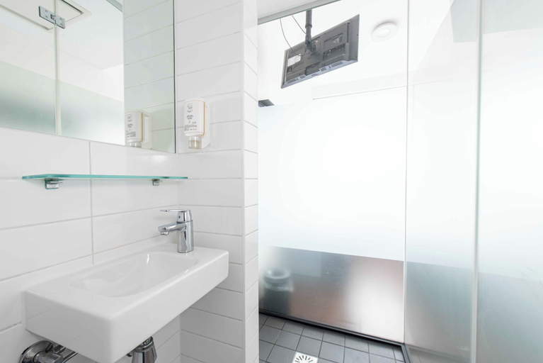 Bathroom 4, easyHotel Rotterdam City Centre, Rotterdam
