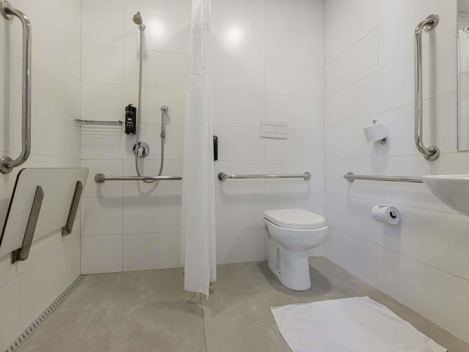 Bathroom 4, ibis budget Santos Gonzaga, Santos