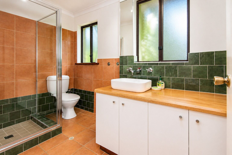 Bathroom, Snotty Gobble, Busselton