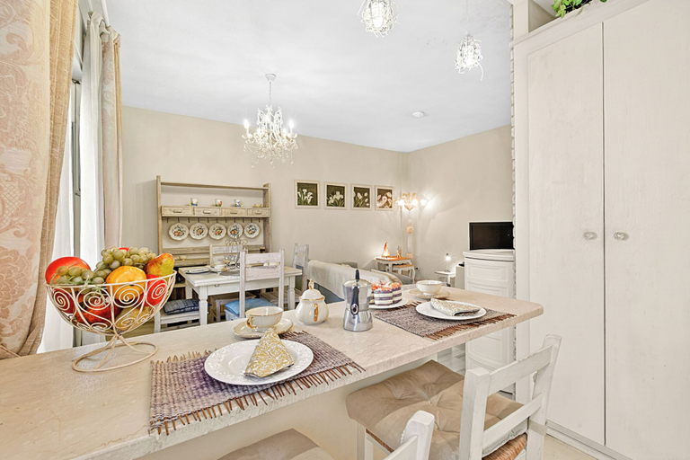 Dining 5, Chic Retreat With Park Central Salo, Brescia