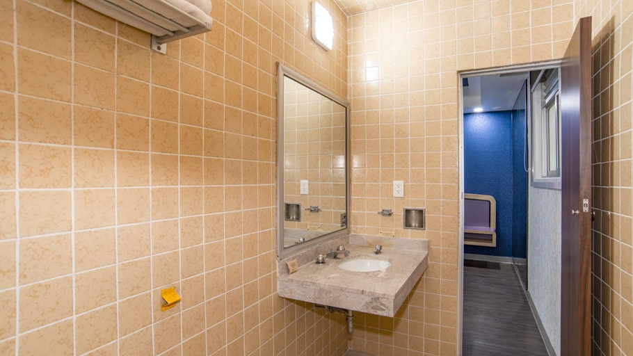 Bathroom 4, Hotel Menara, Mexico City