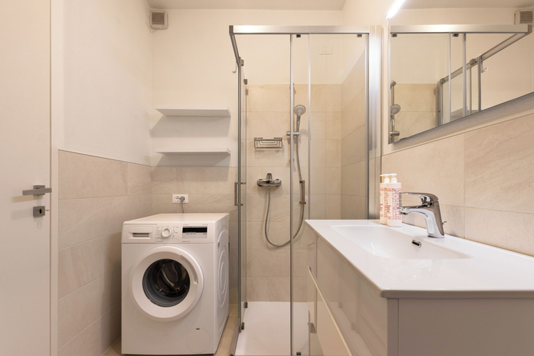 Bathroom 3, Artemisia 10 Apartment by Wonderful Italy, Brescia