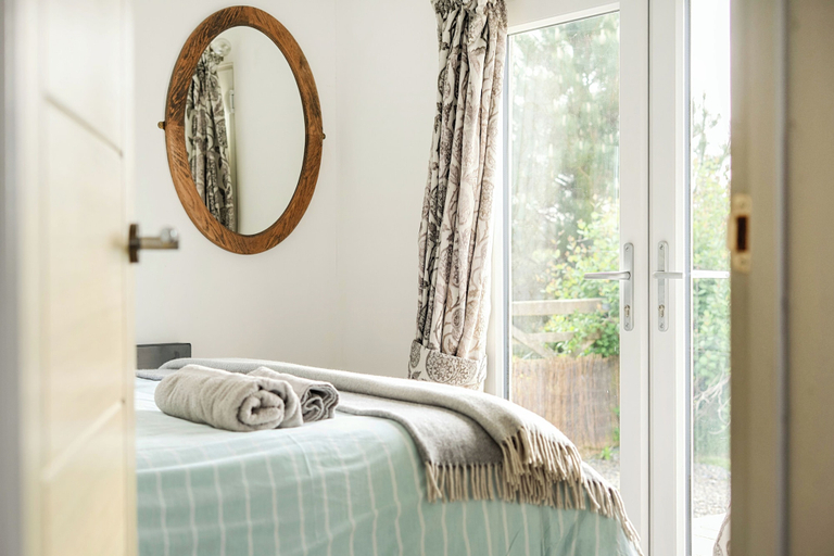 Room 2, Romantic Hot Tub Lodge , Stunning Views, Pembrokeshire