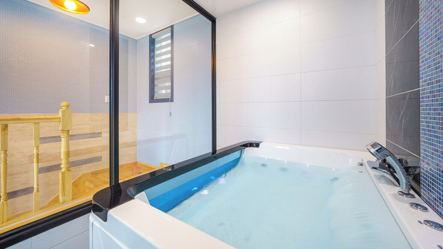Bathroom 4, Namhae Palace1470 Pension, Namhae