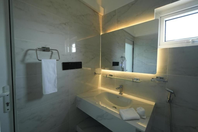 Bathroom 4, Diyash Beach Resort - Trincomalee, Trincomalee Town and Gravets