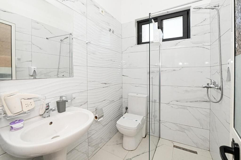 Bathroom 4, Hotel FAMA Durres, Durrësit