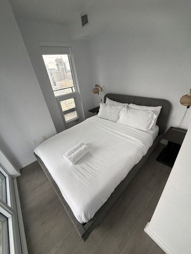 Room 5, Toronto Station Suites, Toronto