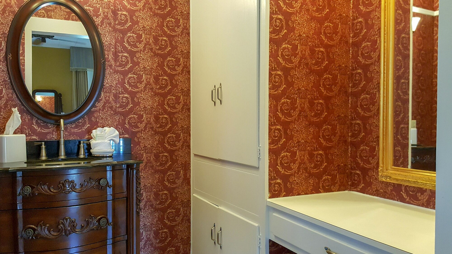 Bathroom 4, Andrew Morris House Bed and Breakfast, Natchitoches