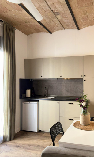 Others 4, Cozy Apartment in Sants, Barcelona