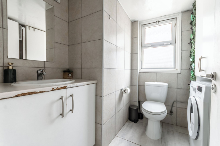 Bathroom, Sea-Esta Seaview Apartment, Larnaca