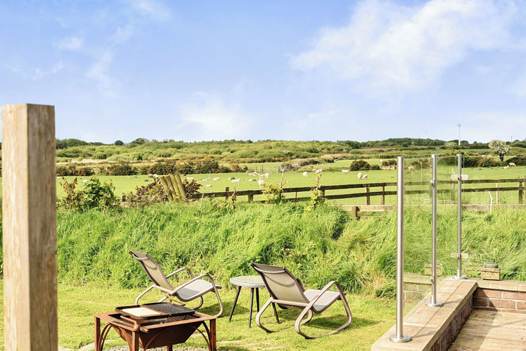 Terrace/patio 5, Romantic Hot Tub Lodge , Stunning Views, Pembrokeshire